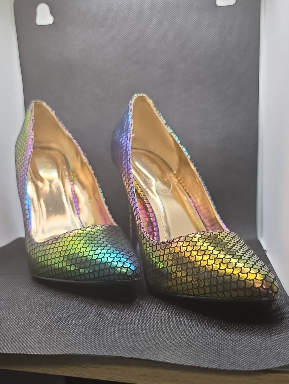 Anne Michelle Iridescent Green-Blue-Purple Mermaid Scale Pointed Heels